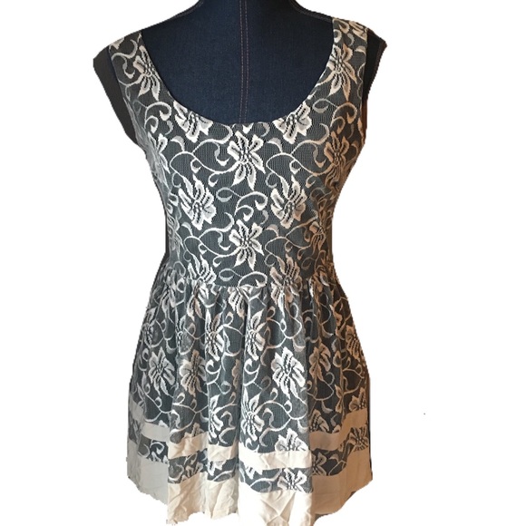Francesca's Collections Dresses & Skirts - NWT Francesca’s floral lace dress